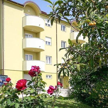 Apartments Verde Premantura Eksteriør billede